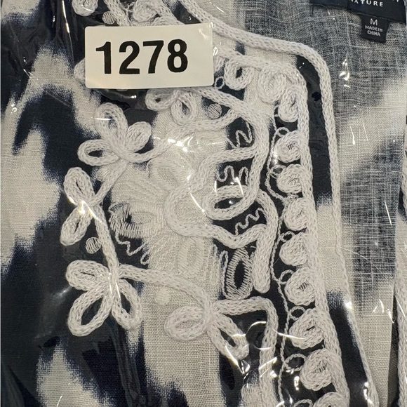 Jones New York Signature Navy Blue White 100% Linen Embroidered Tunic Top Size M - Picture 7 of 9